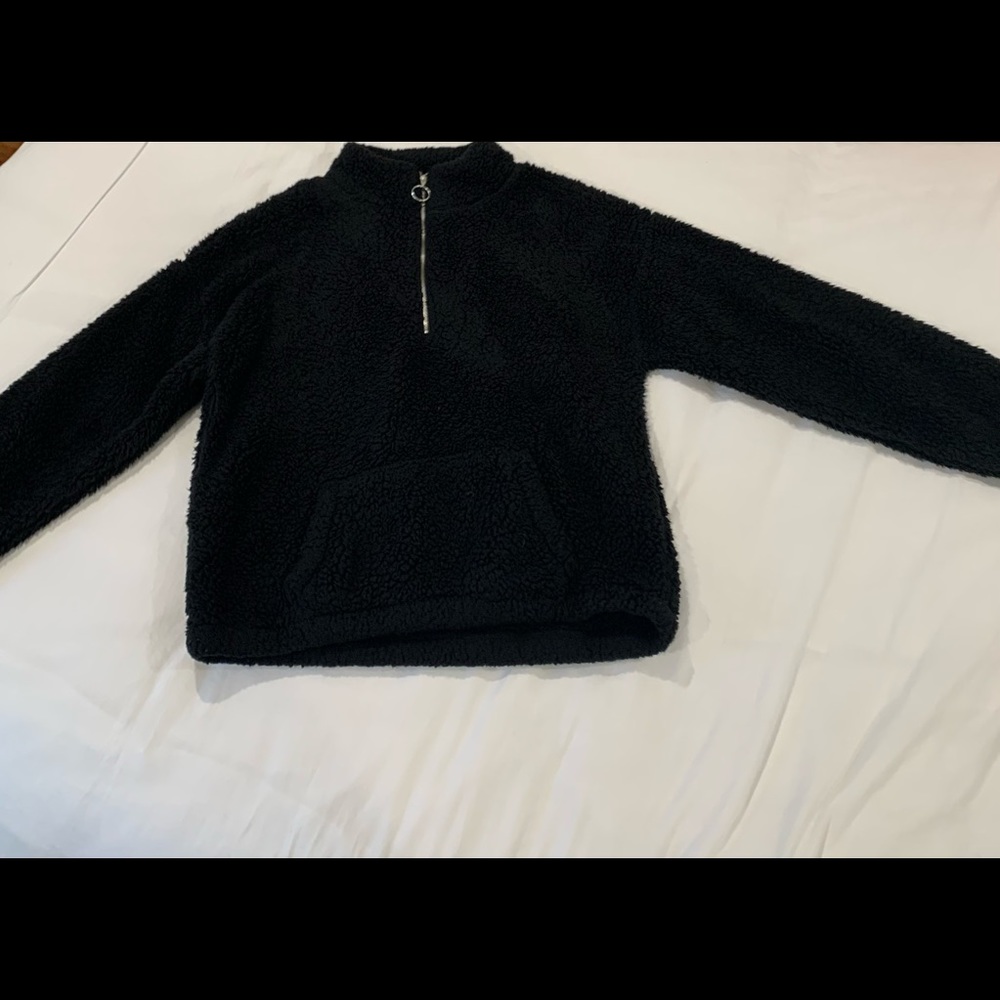 BLACK FUZZY SWEATSHIRT WITH ZIPPER — BRAND: JAC PARKER